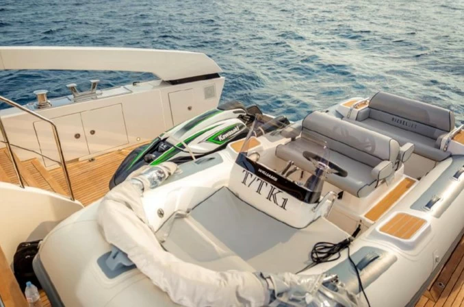 27米大型豪华游艇圣劳伦佐SX88二手游艇价格580万欧元
