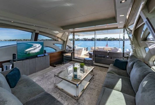 88英尺阿兹慕（Azimut）86S豪华飞桥游艇内饰