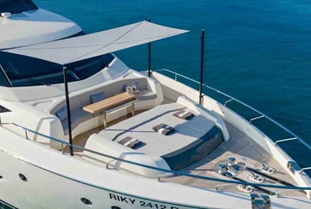 意大利法拉帝(Ferretti)850二手豪华飞桥游艇
