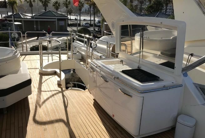 阿兹慕（Azimut）78二手飞桥游艇价格185万欧元