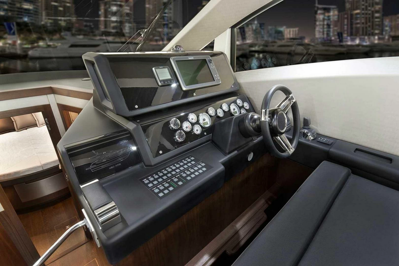 12米(41英尺)卡帝尔（Galeon）430HTC快艇价格522万元