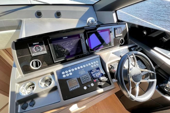 17米(56英尺)圣汐(Sunseeker)Manhattan52二手游艇靠驾驶位