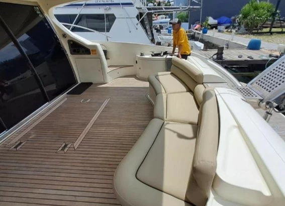 19米(65英尺)阿慕兹(Azimut)62E二手游艇价格72万美元