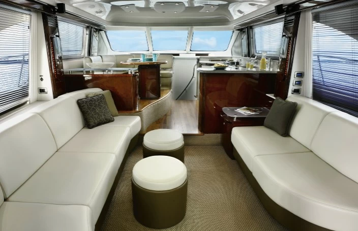 17米希瑞（SeaRay）580SedanBridge游艇驾驶舱