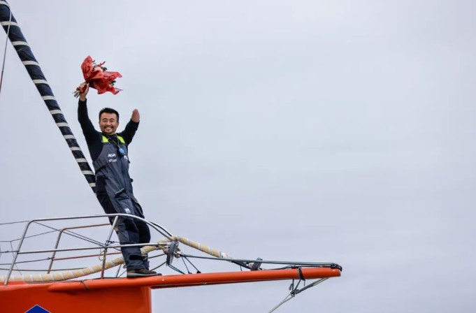 中国船长徐京坤完成咖啡路返程赛！