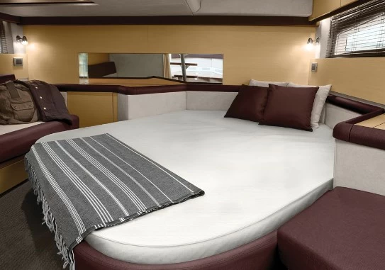 11.31米希瑞（SeaRay）370Venture私人游艇主人舱