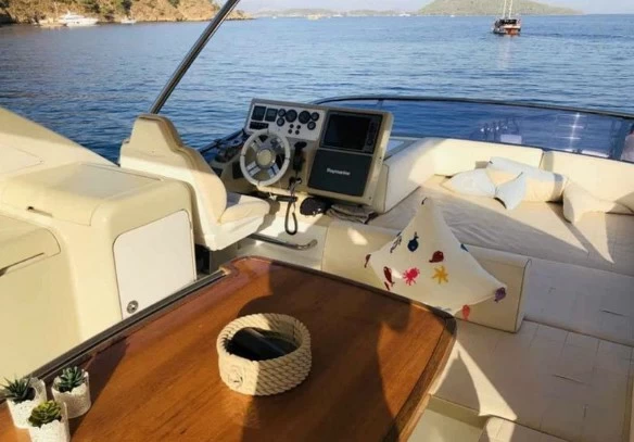 19米阿慕兹（Azimut）64二手游艇价格125万美元