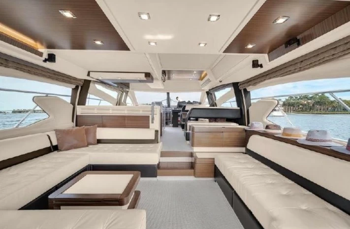 19米阿慕兹（Azimut）64二手游艇价格125万美元