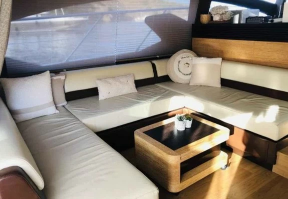 19米阿慕兹（Azimut）64二手游艇内舱沙龙
