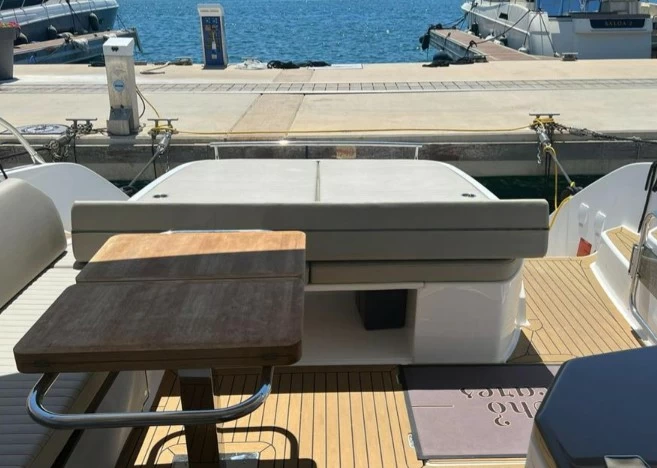 13.12米阿兹慕（Azimut）Atlantis43二手游艇价格46.9欧元