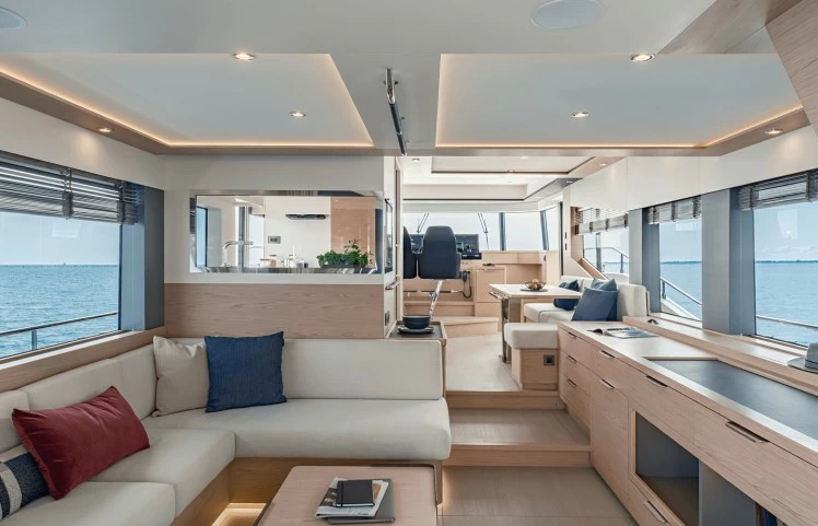 18.95米博纳多（Beneteau）浩乐62豪华飞桥游艇