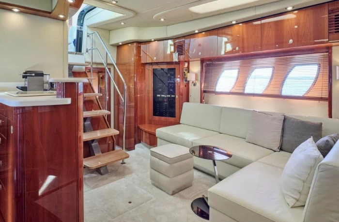 18.75美国希瑞（SeaRay）610Sundancer飞桥游艇价格910万元