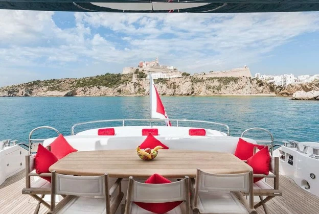 26.49米圣汐（Sunseeker）Predator84二手豪华游艇价格170万欧元