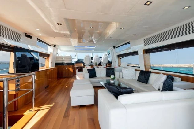 26.49米圣汐（Sunseeker）Predator84二手豪华游艇价格170万欧元