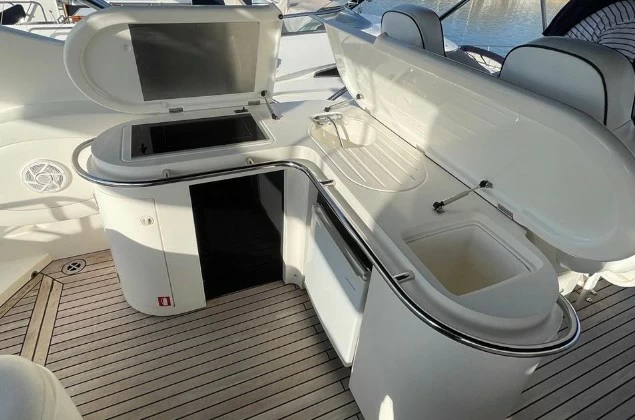 24米圣汐（Sunseeker）Manhattan80二手游艇洗手区