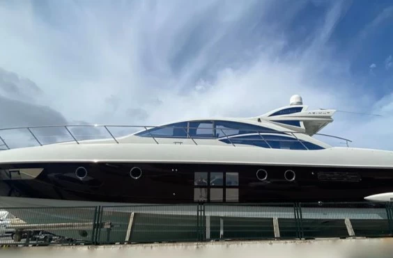 意大利阿兹慕（Azimut）62S飞桥豪华游艇