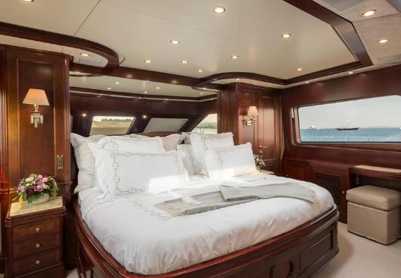 30米贝尼蒂（Benetti）Tradition100二手游艇主人舱