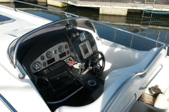 11米英国游艇品牌圣汐（Sunseeker）XS2000二手快艇价格12.5万英镑