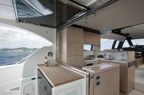 17米法拉帝（Ferretti）570飞桥游艇价格