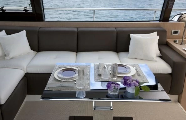 17米法拉帝（Ferretti）570飞桥游艇价格