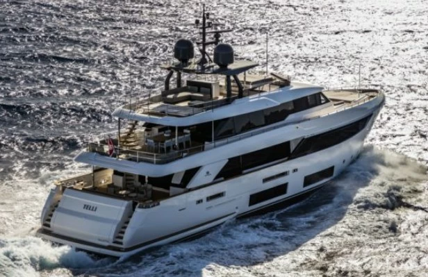 超豪华定制游艇价格，定制法拉帝Navetta33游艇价格1亿