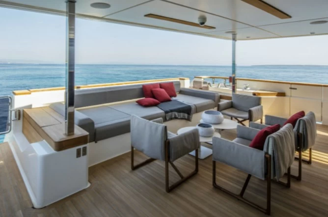 33米定制法拉帝(CustomLine)Navetta33豪华游艇价格1亿元起