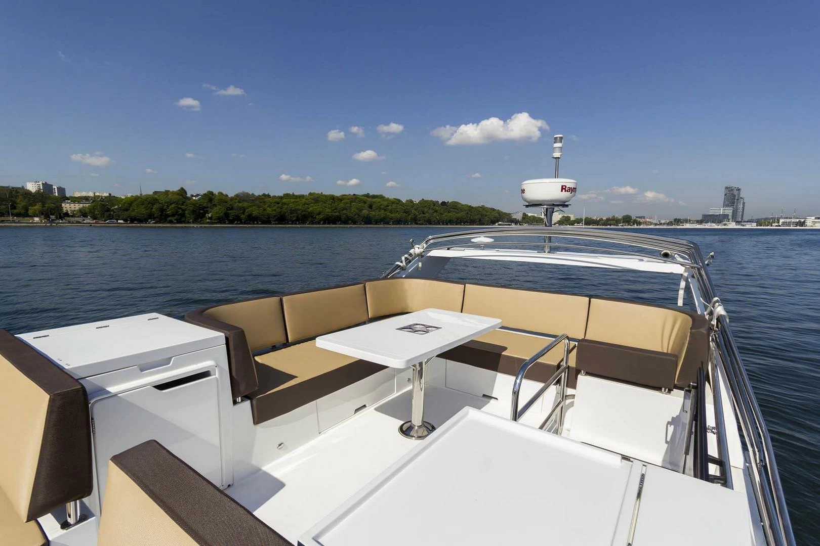 12米(41英尺)卡帝尔（Galeon）420飞桥游艇价格443万元起