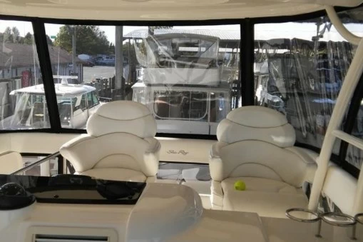17米希瑞（SeaRay）550二手飞桥游艇价格45万欧