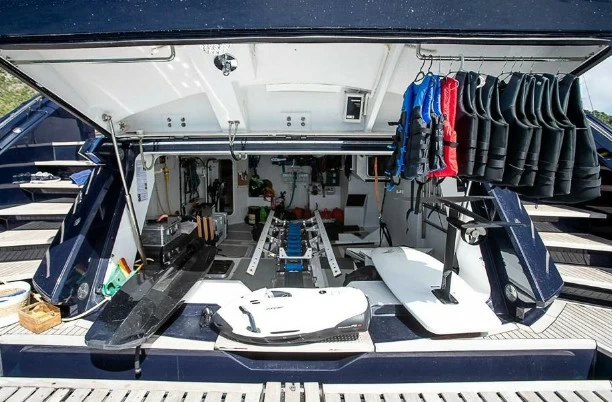 35米圣汐（Sunseeker ）Predator115二手豪华游艇价格695万欧