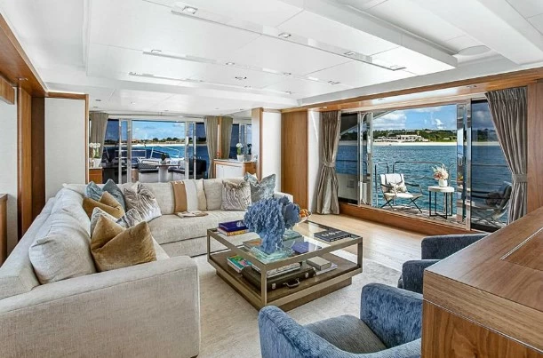 35米圣汐（Sunseeker ）Predator115二手豪华游艇沙龙区