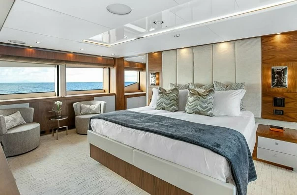 35米圣汐（Sunseeker ）Predator115二手豪华游艇客舱区
