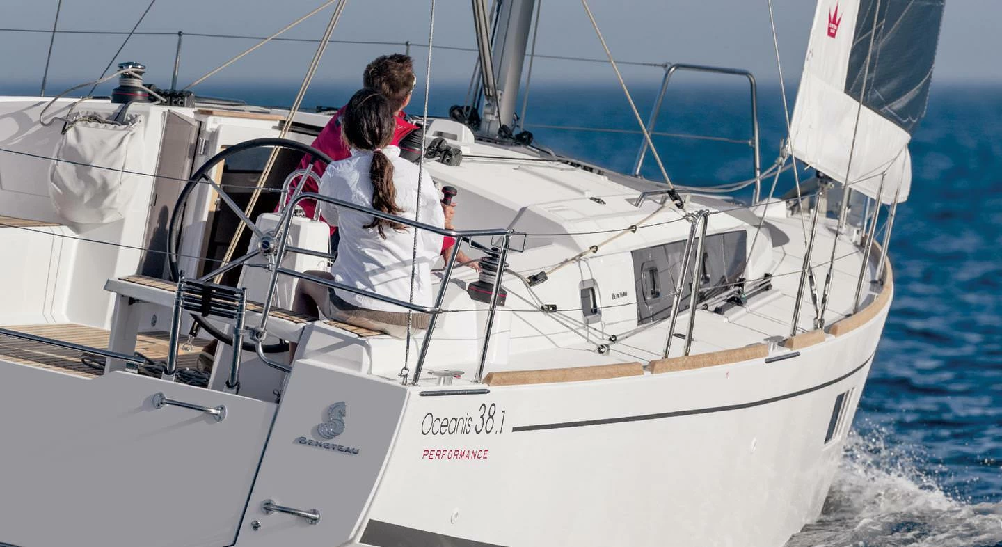 11米(37英尺)法国博纳多(Beneteau)遨享仕38.1帆船游艇价格210万元起