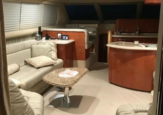 17米希瑞(SeaRay)560飞桥游艇沙发