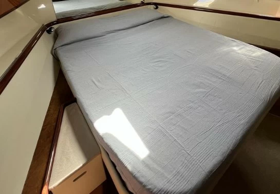 16米意大利法拉帝（Ferretti）165进口二手豪华游艇客舱