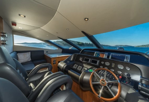 80尺(24米)英国圣汐80Yacht游艇驾驶位