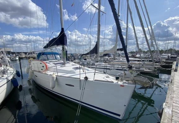 博纳多（Beneteau）遨享仕43二手帆船