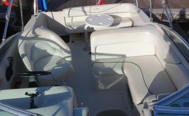 8米美国希瑞(SeaRay)240Sundancer二手游艇价格2.5万英镑