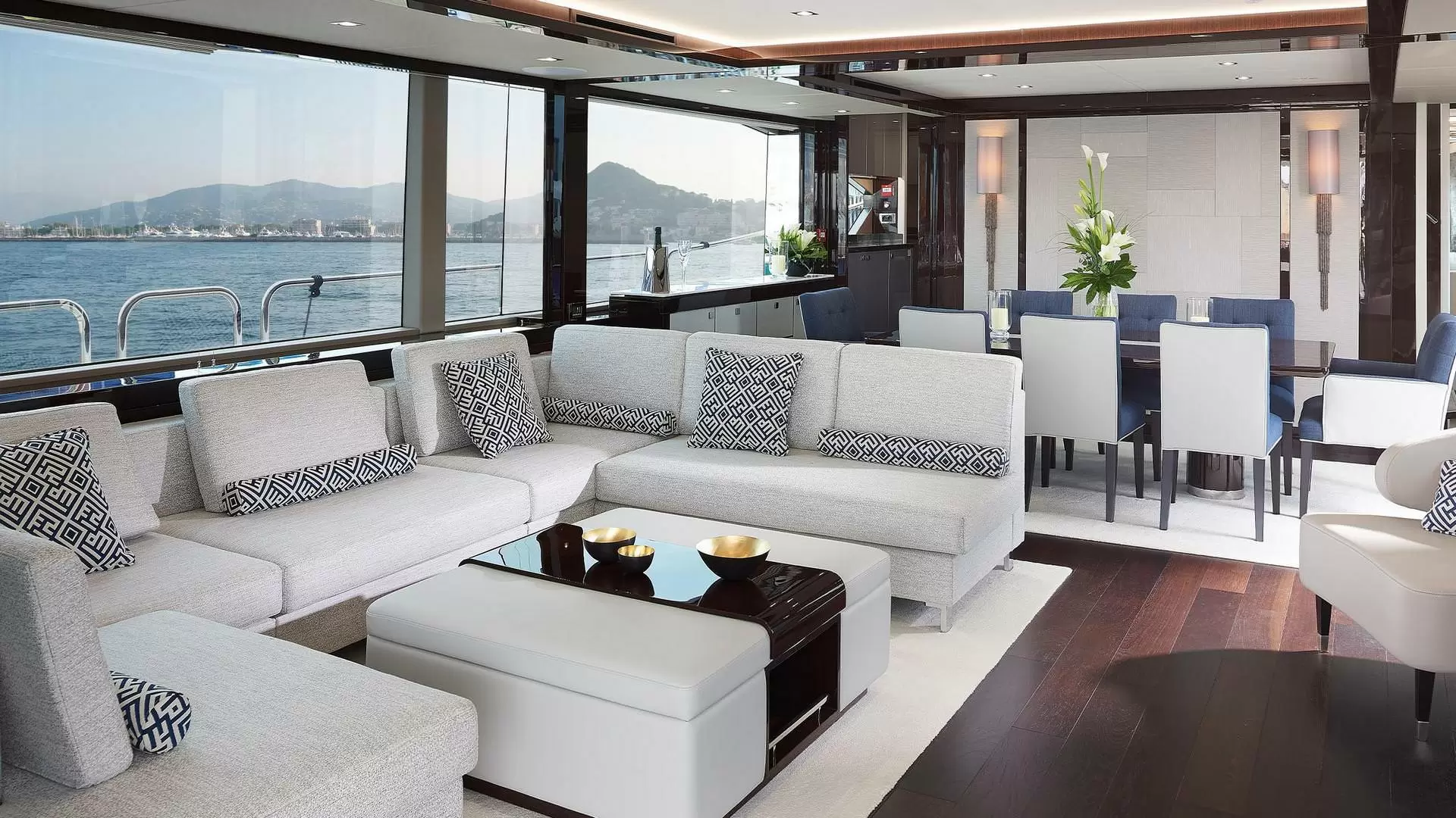 28米(84英尺)英国圣汐（Sunseeker）95Yacht豪华游艇沙龙