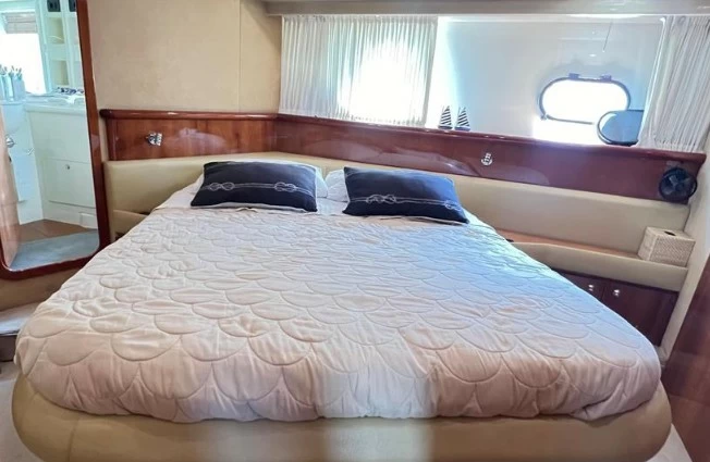 18米法拉帝(Ferretti)620飞桥游艇主人舱