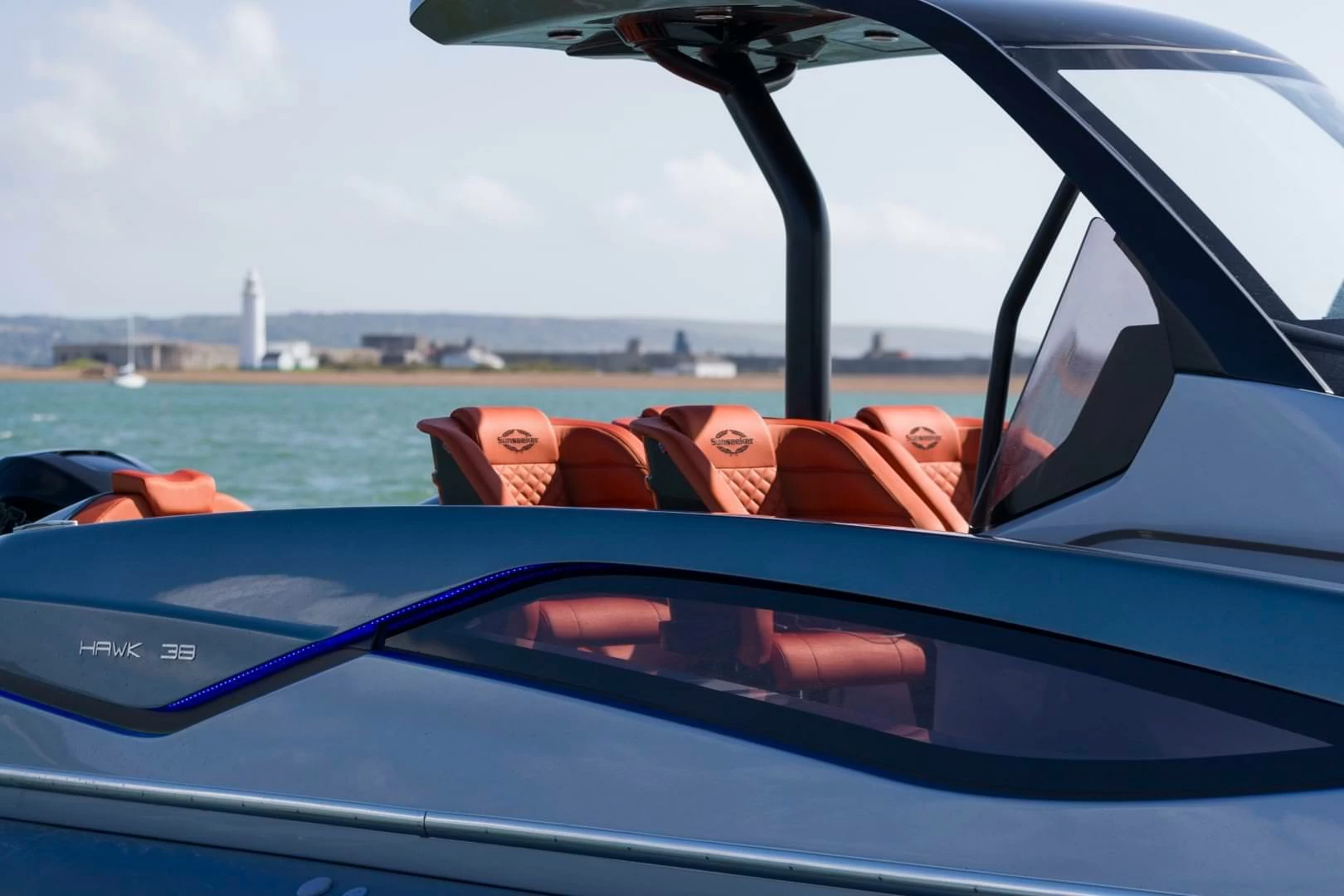 11米(36英尺)英国游艇圣汐（Sunseeker）Hawk38运动快艇价格420万元