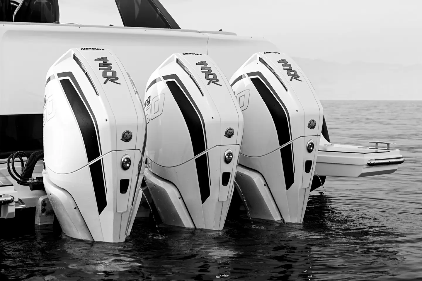 42英尺(13米)意大利阿兹慕（Azimut）Verve42豪华运动游艇舷外发动机