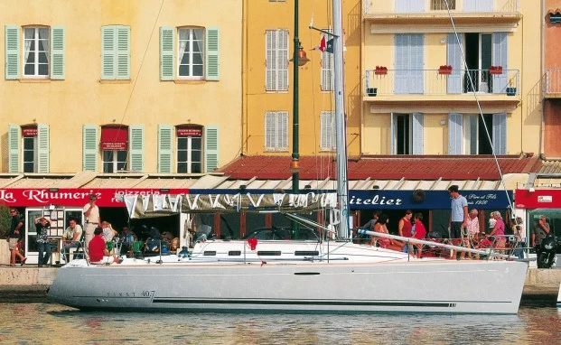 12米博纳多(Beneteau)锋仕40.7帆船价格70万元