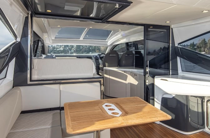 14米(47英尺)菲尔兰(Fairline)Targa45GT运动游艇价格650万元左右