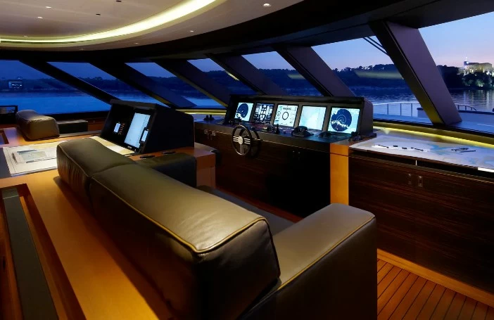 206英尺(63米)荷兰游艇斐帝星（Feadship）LadyBritt豪华超级游艇驾驶位