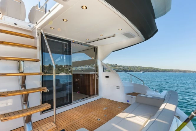 50英尺(15米)英国游艇菲尔兰(Fairline)Squadron50飞桥游艇