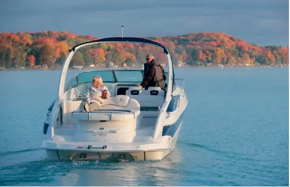 10米美国游艇科罗娜（Crownline）Cruiser325CR运动游艇
