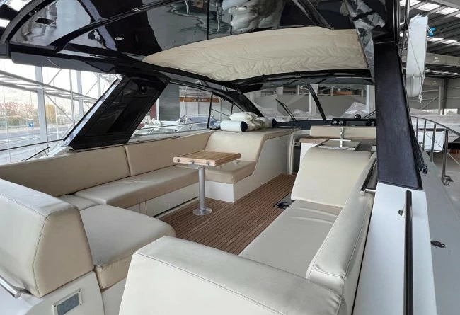 14米西莱(Sealine)SC47二手运动游艇价格30万欧
