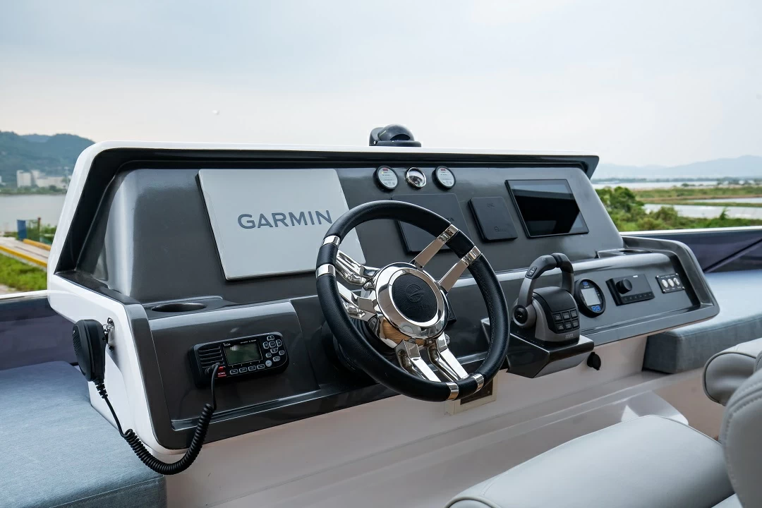 天行者Oceanwalker S60 Urban豪华双体游艇(城市版)驾驶位