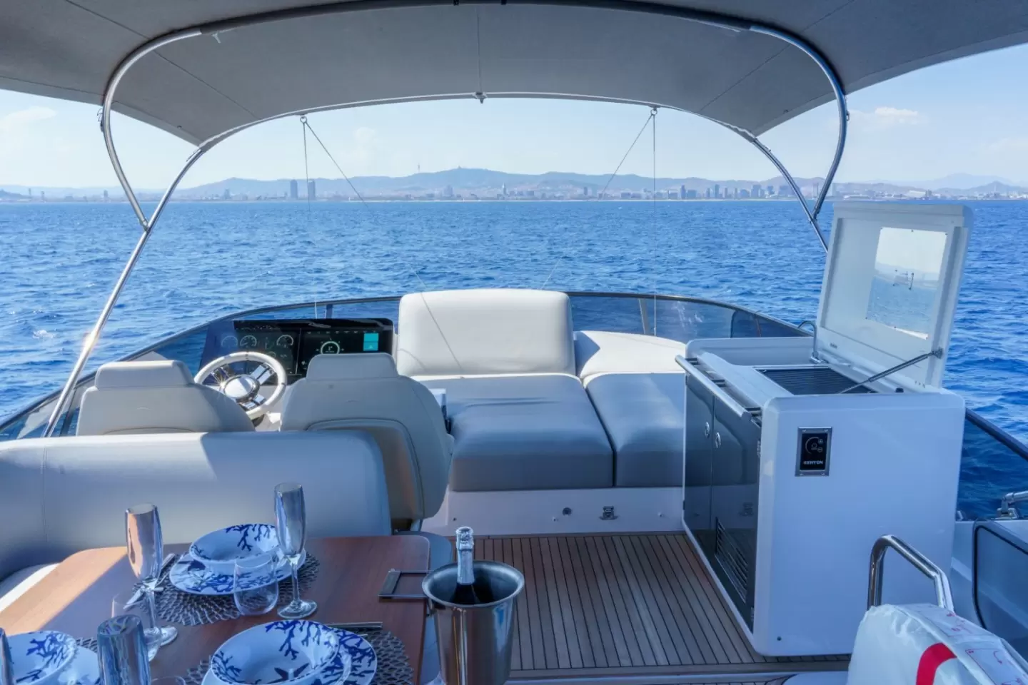 16米意大利游艇品牌阿兹慕(Azimut)53飞桥游艇价格