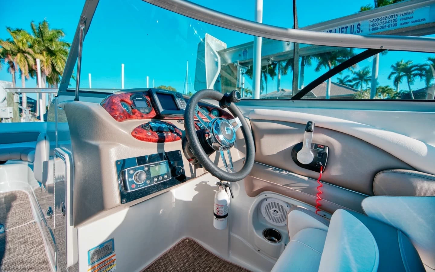8米科罗娜(Crownline)E6私人快艇基础价格100万元